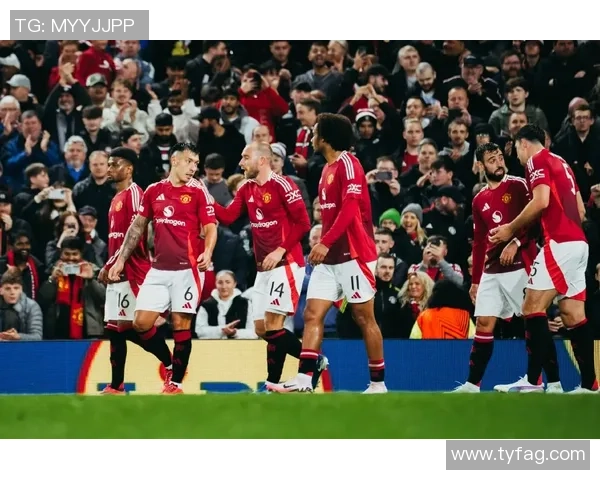 欧联杯经典对决曼联惊险逆转巴萨全场沸腾战报回顾